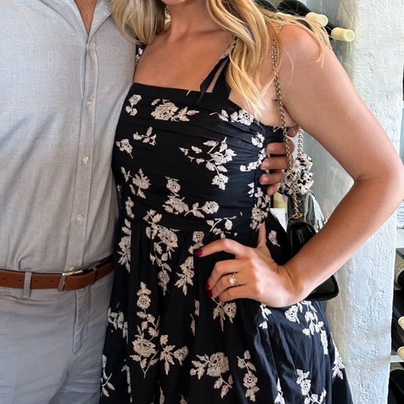 Abercrombie Emerson Tie Strap Dress with Floral Embroidery Size Small - Picture 3 of 4